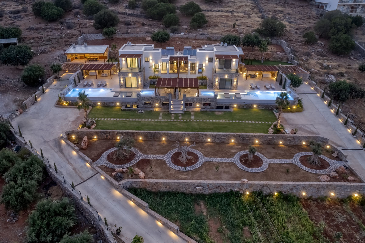 Zeus Luxury Villas